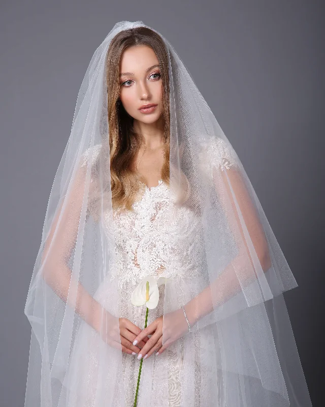 Long wedding veil for bride. Beaded Bridal Gown